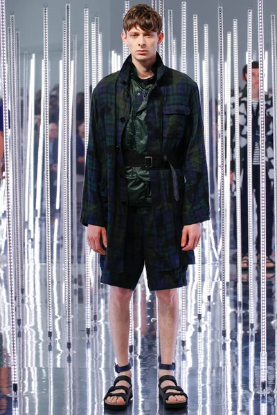 Look 18